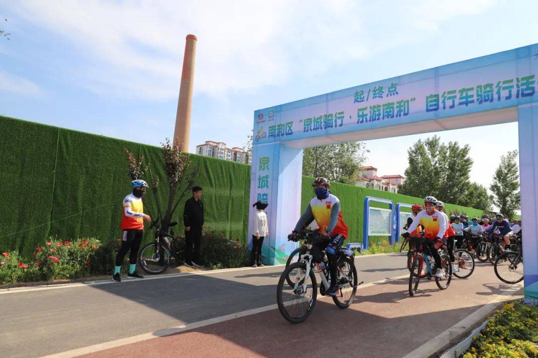 包含城市绿道骑行嘉年华，享受慢节奏的都市运动氛围的词条