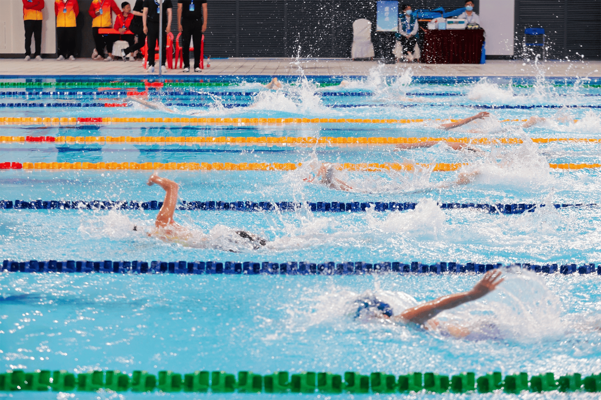 开云体育安全平台-关于青少年游泳接力赛，团队协作彰显青春风采的信息