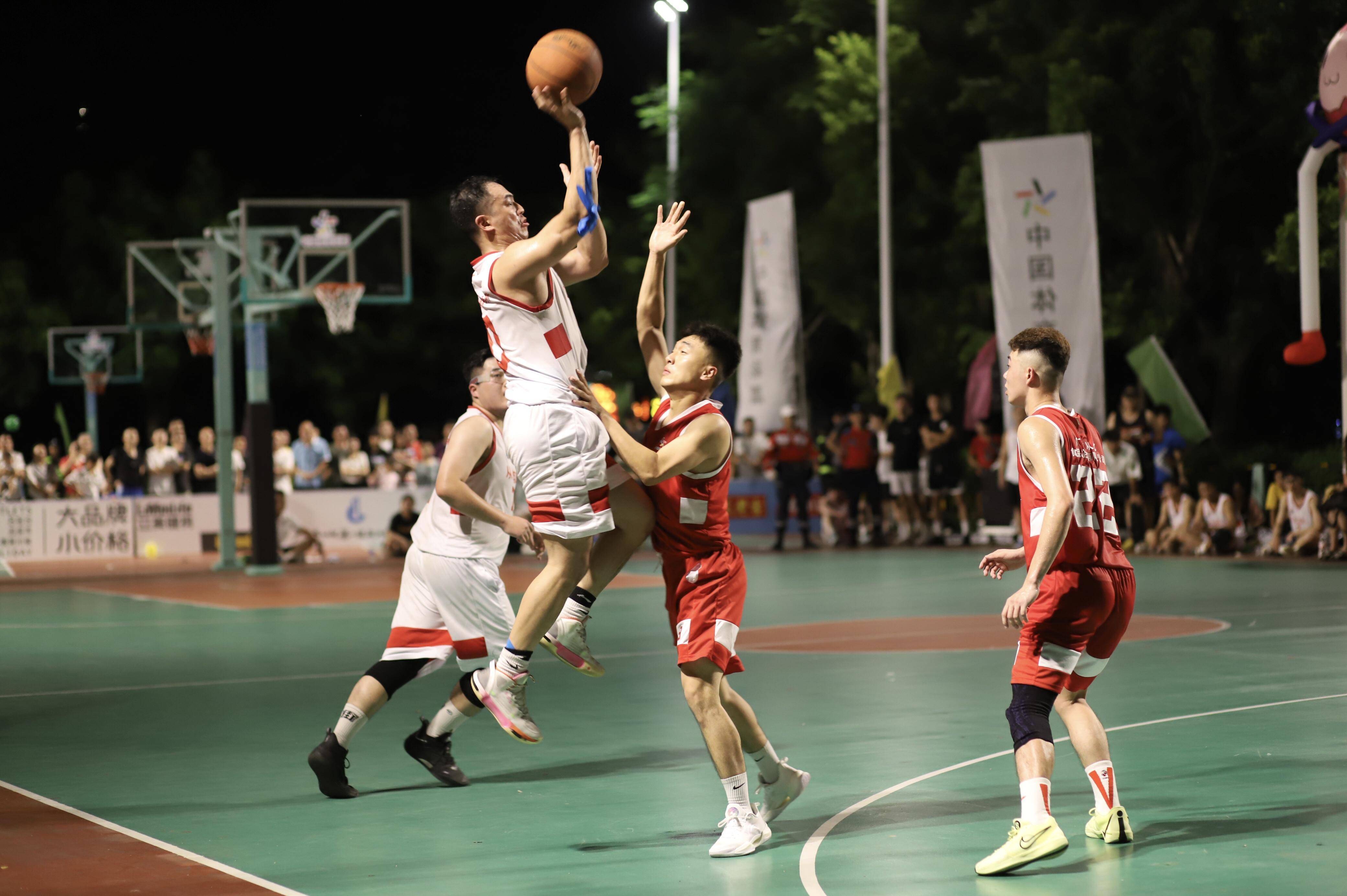 开云体育手机版-球场726：那些不容错过的经典比赛瞬间的简单介绍